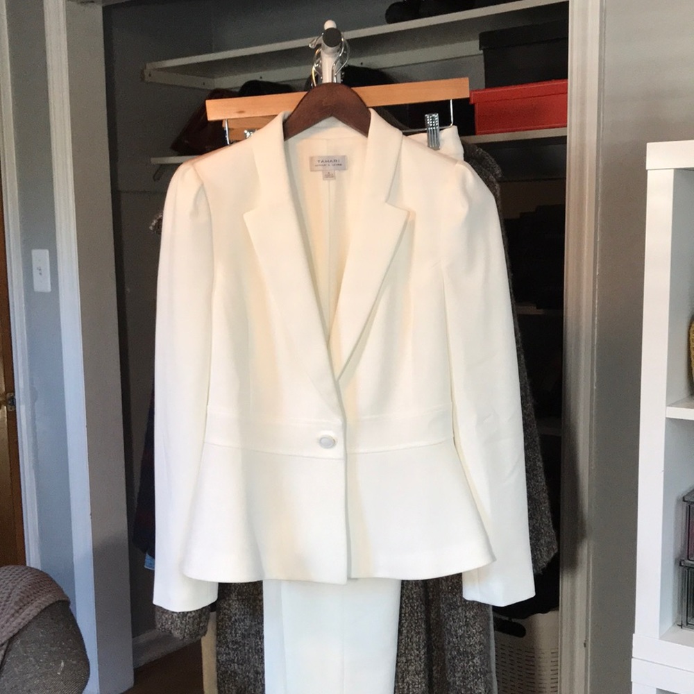 Tahari light weight cream colored jacket